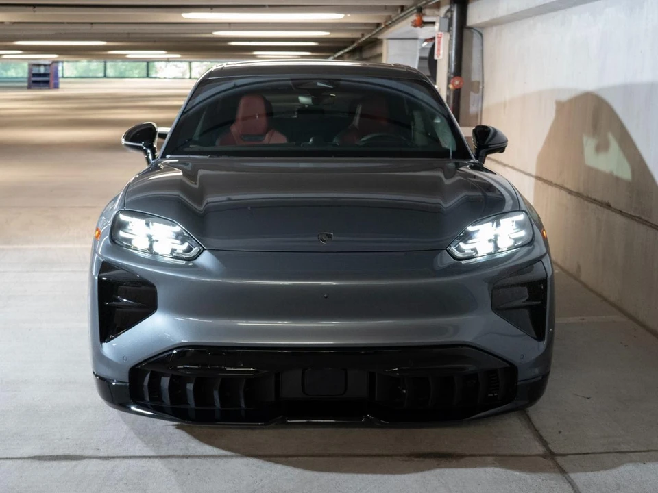 2026 Porsche 9Y0/9Y3 Cayenne Turbo - Image 7 of 30