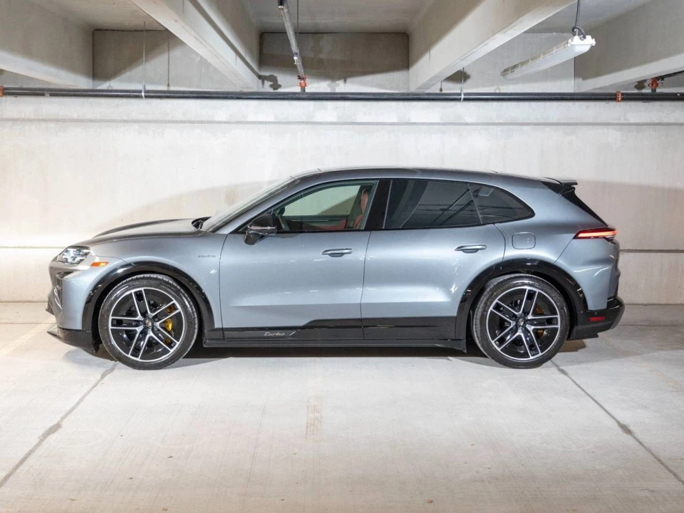 2026 Porsche 9Y0/9Y3 Cayenne Turbo - Image 2 of 5