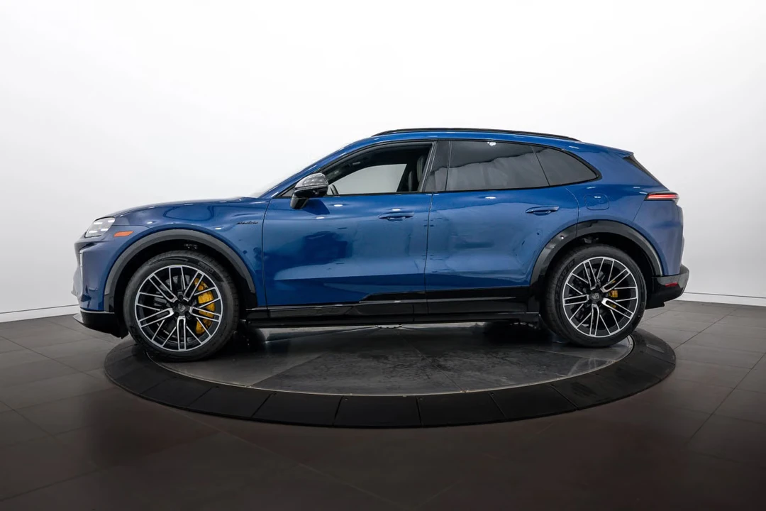 2026 Porsche 9Y0/9Y3 Cayenne Turbo - Image 12 of 31