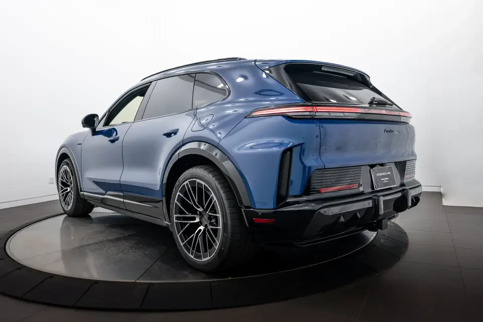2026 Porsche 9Y0/9Y3 Cayenne Turbo - Image 23 of 31