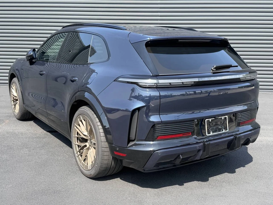 2026 Porsche 9Y0/9Y3 Cayenne Turbo - Image 3 of 4