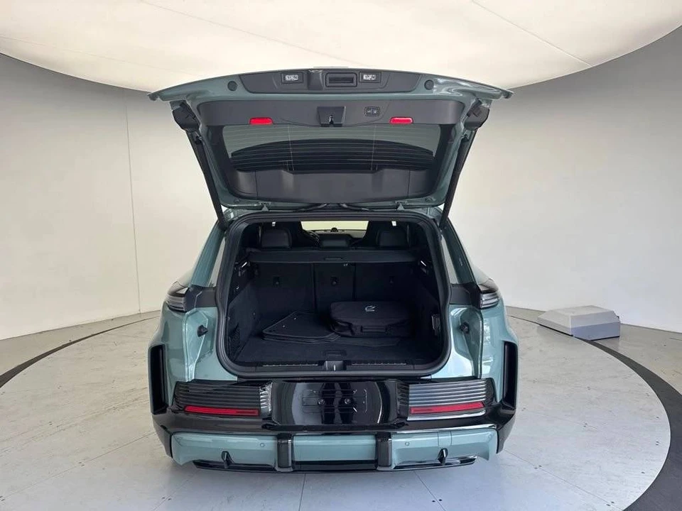 2026 Porsche 9Y0/9Y3 Cayenne Turbo - Image 5 of 5