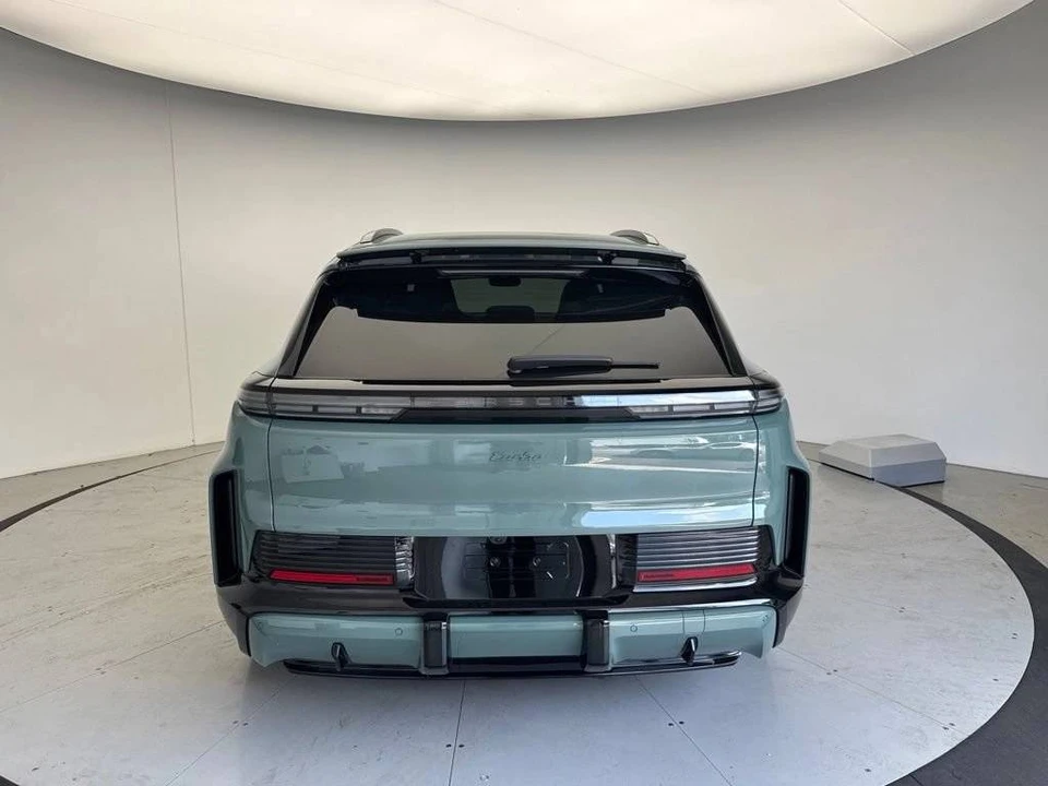 2026 Porsche 9Y0/9Y3 Cayenne Turbo - Image 4 of 5