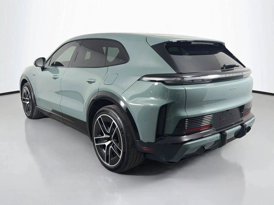 2026 Porsche 9Y0/9Y3 Cayenne Turbo - Image 3 of 4