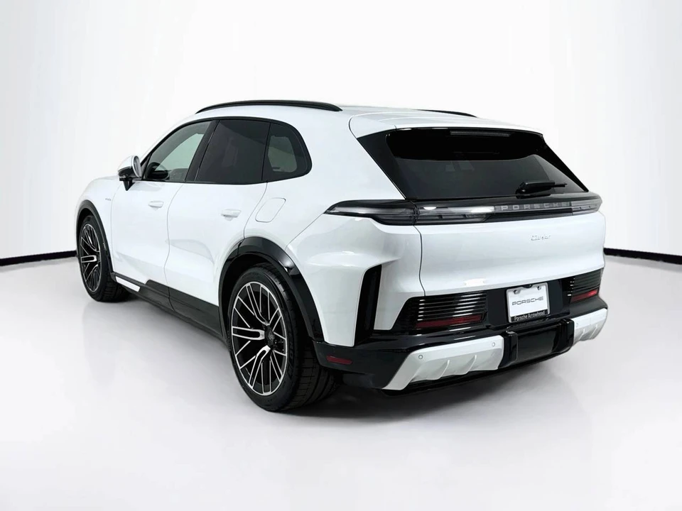 2026 Porsche 9Y0/9Y3 Cayenne Turbo - Image 3 of 4