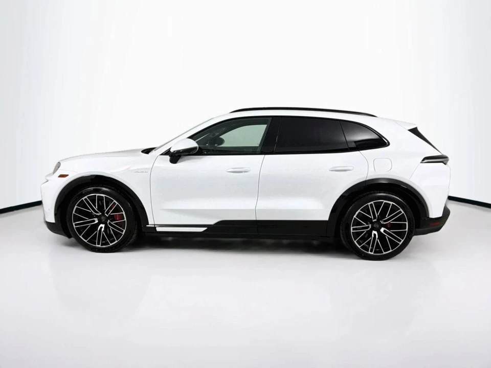 2026 Porsche 9Y0/9Y3 Cayenne Turbo - Image 2 of 4