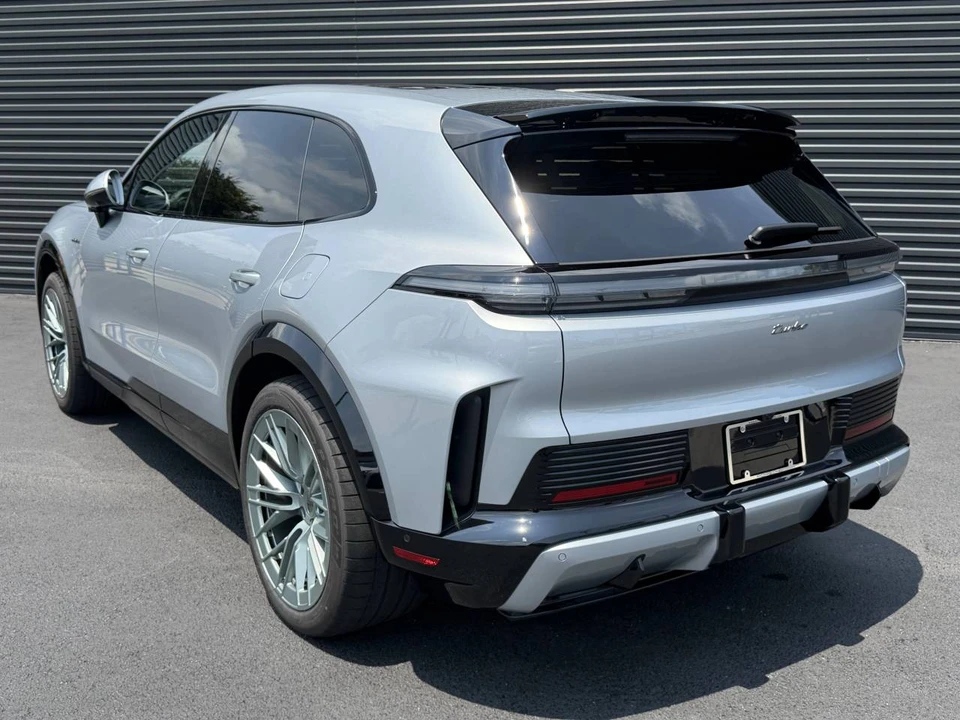 2026 Porsche 9Y0/9Y3 Cayenne Turbo - Image 3 of 5