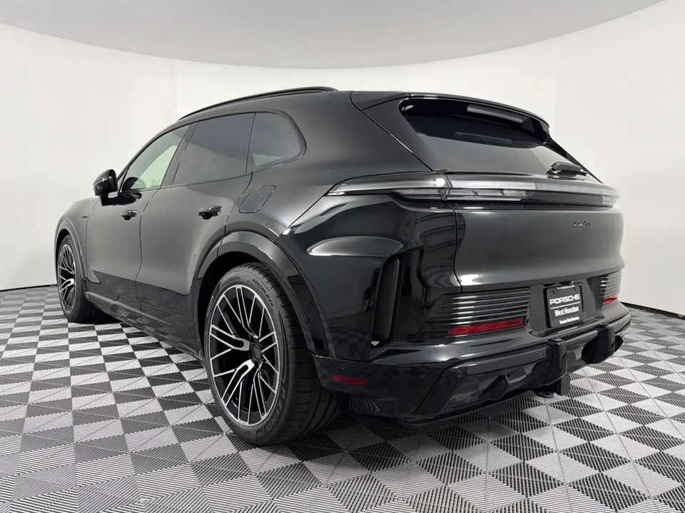 2026 Porsche 9Y0/9Y3 Cayenne Turbo - Image 20 of 31