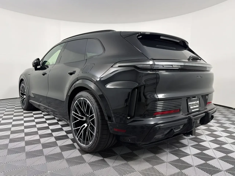 2026 Porsche 9Y0/9Y3 Cayenne Turbo - Image 24 of 31
