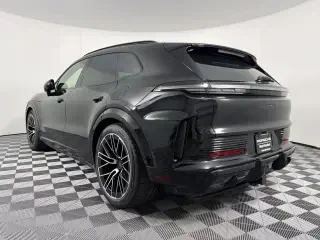 2026 Porsche 9Y0/9Y3 Cayenne Turbo - Image 21 of 31