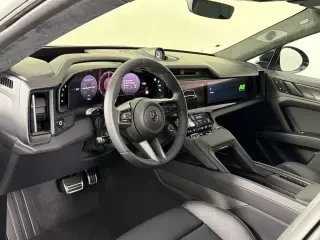 2026 Porsche 9Y0/9Y3 Cayenne Turbo - Image 29 of 31
