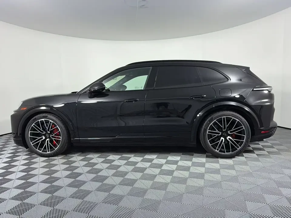 2026 Porsche 9Y0/9Y3 Cayenne Turbo - Image 15 of 31