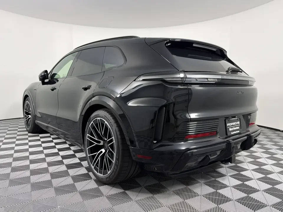 2026 Porsche 9Y0/9Y3 Cayenne Turbo - Image 23 of 31