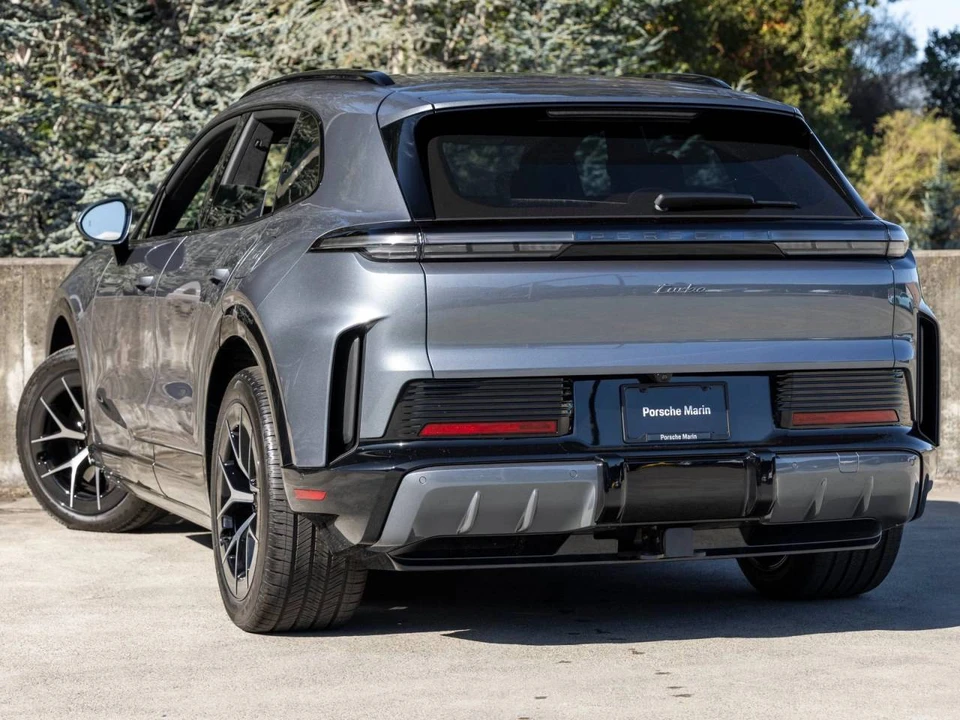 2026 Porsche 9Y0/9Y3 Cayenne Turbo - Image 3 of 5
