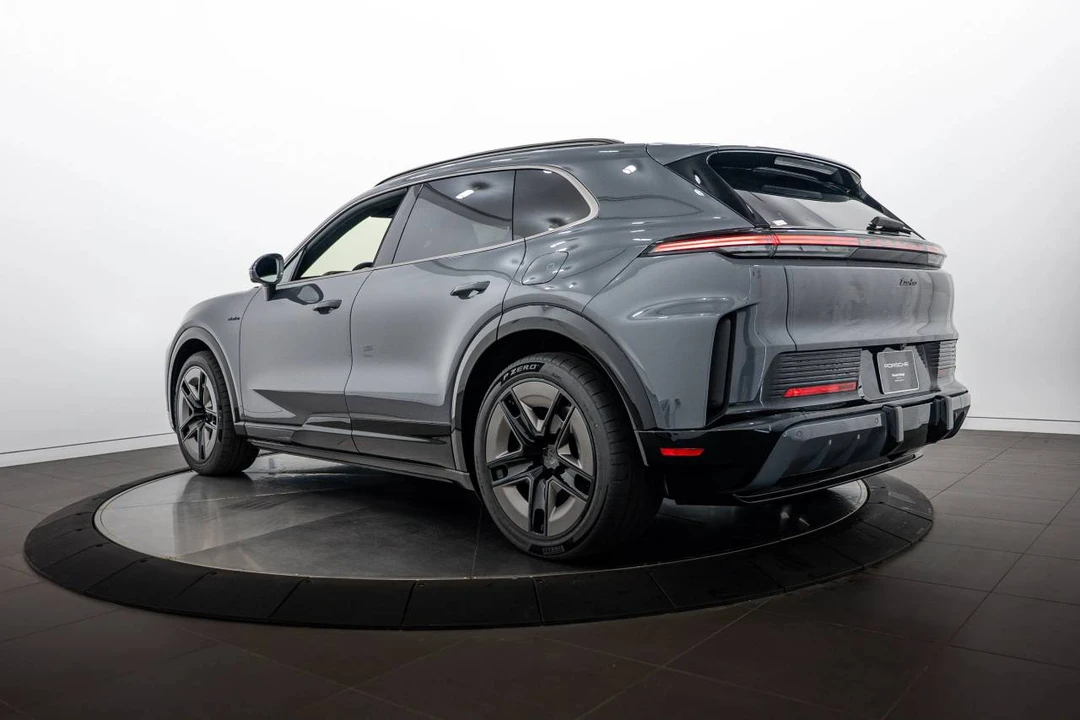 2026 Porsche 9Y0/9Y3 Cayenne Turbo - Image 3 of 4