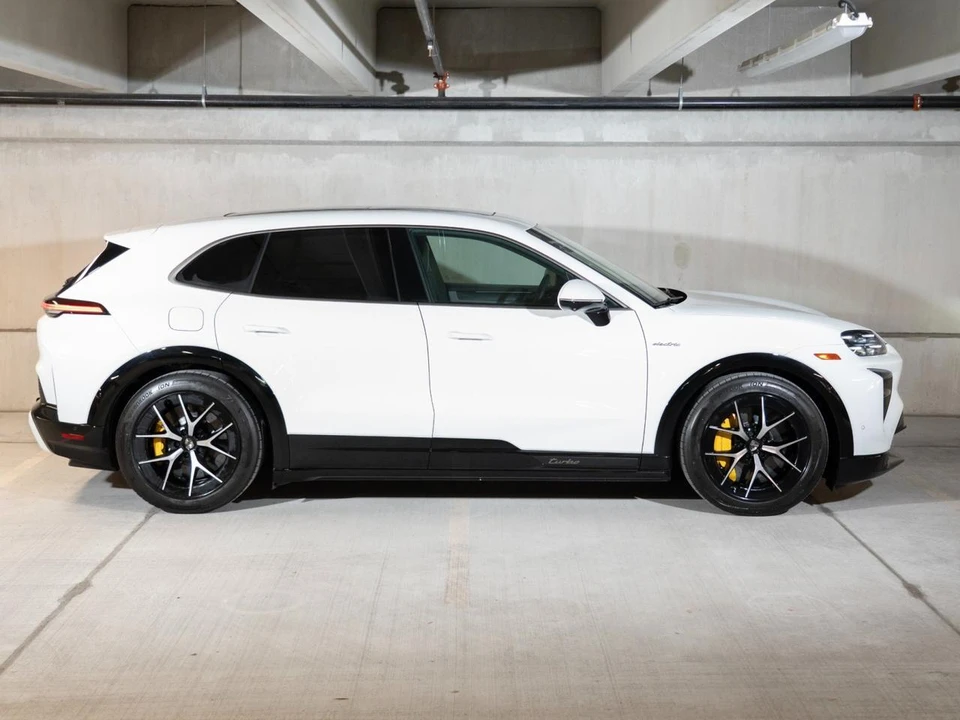 2026 Porsche 9Y0/9Y3 Cayenne Turbo - Image 8 of 29