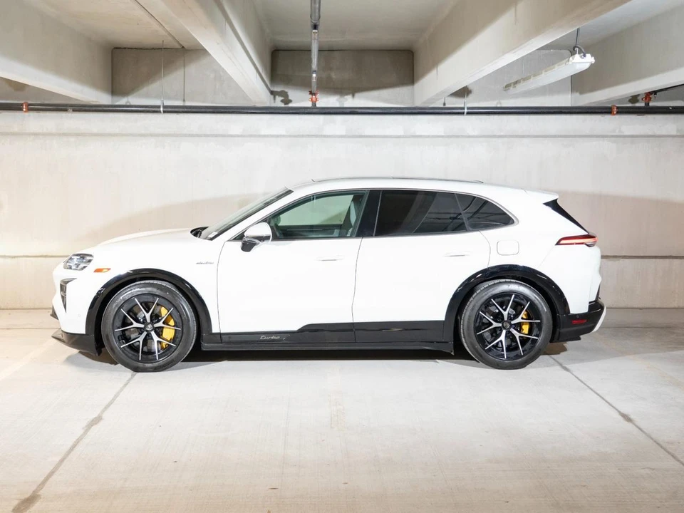 2026 Porsche 9Y0/9Y3 Cayenne Turbo - Image 2 of 29