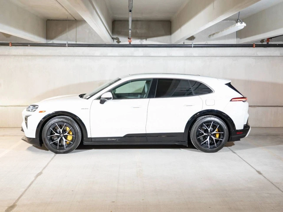 2026 Porsche 9Y0/9Y3 Cayenne Turbo - Image 2 of 5
