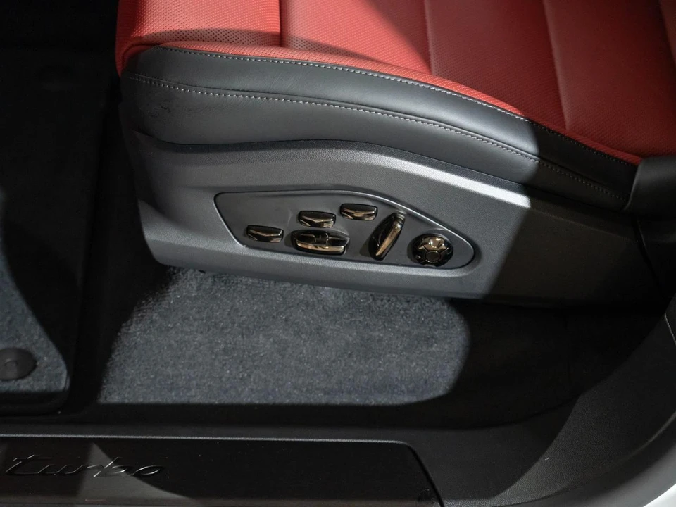 2026 Porsche 9Y0/9Y3 Cayenne Turbo - Image 14 of 31