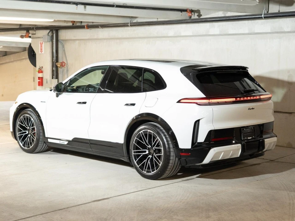 2026 Porsche 9Y0/9Y3 Cayenne Turbo - Image 3 of 31