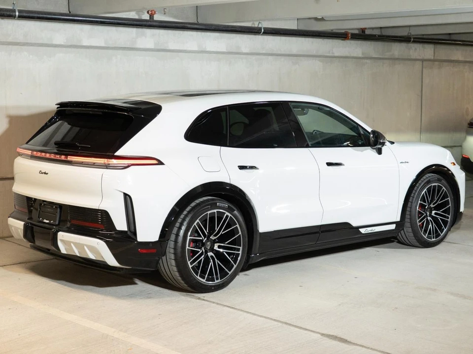 2026 Porsche 9Y0/9Y3 Cayenne Turbo - Image 9 of 31