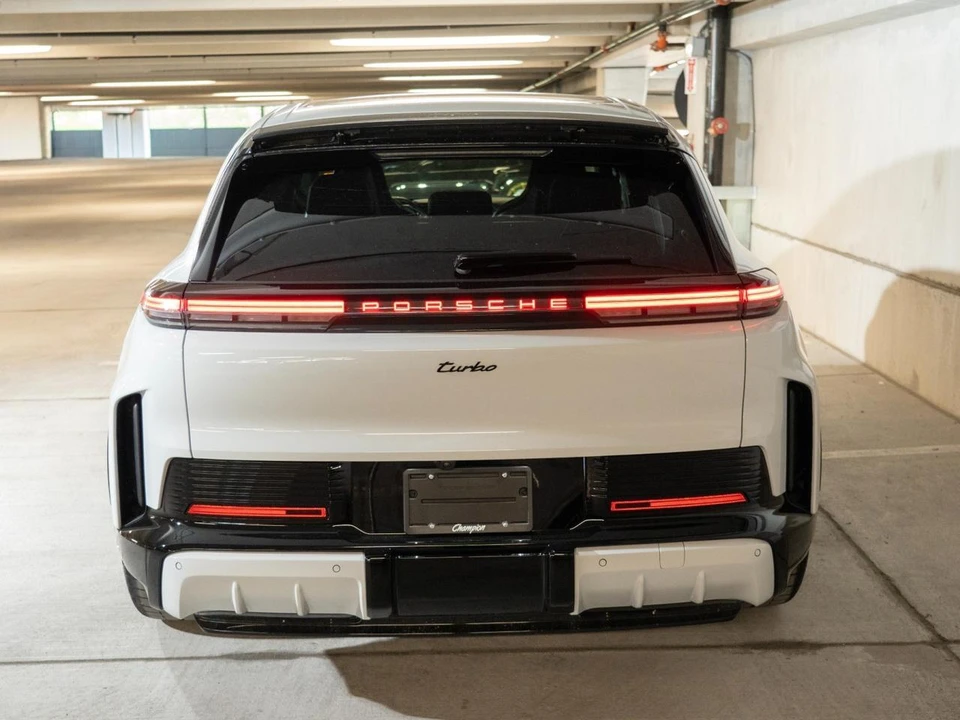 2026 Porsche 9Y0/9Y3 Cayenne Turbo - Image 11 of 31