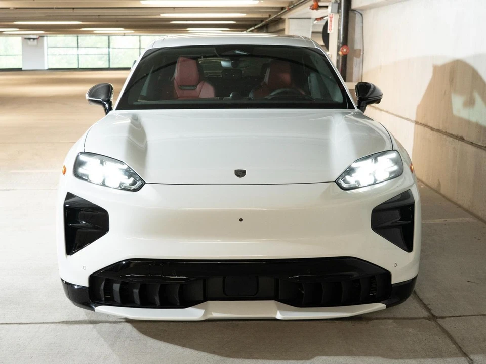 2026 Porsche 9Y0/9Y3 Cayenne Turbo - Image 6 of 31