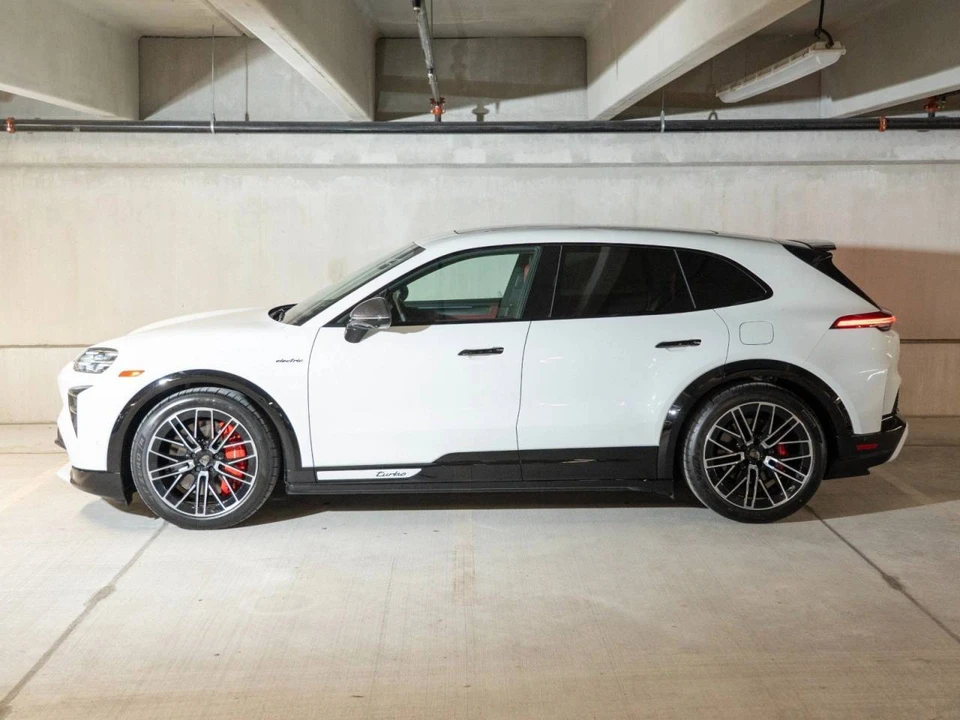 2026 Porsche 9Y0/9Y3 Cayenne Turbo - Image 2 of 5