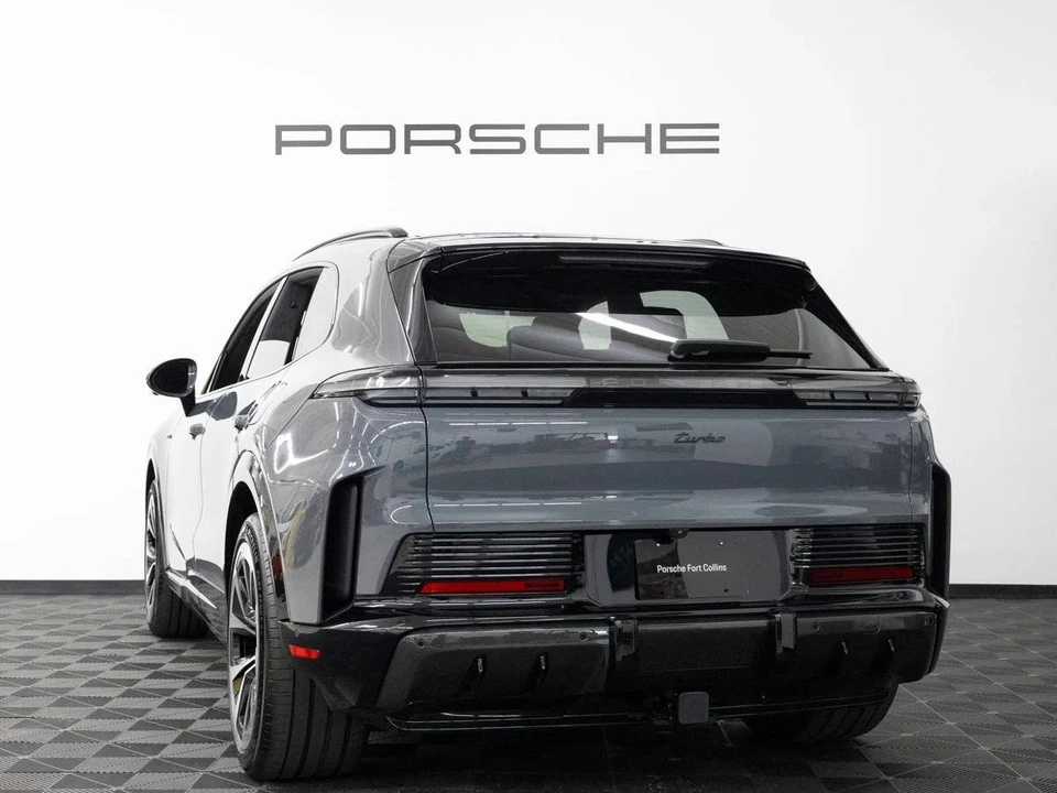 2026 Porsche 9Y0/9Y3 Cayenne Turbo - Image 3 of 5