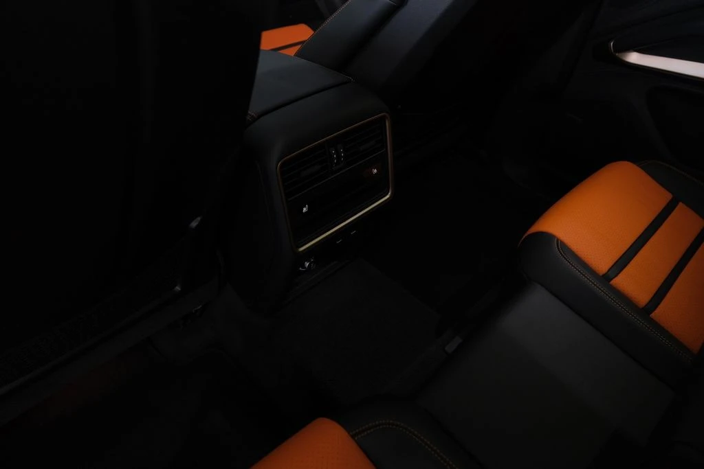 2026 Porsche 9Y0/9Y3 Cayenne Turbo GT - Image 18 of 31