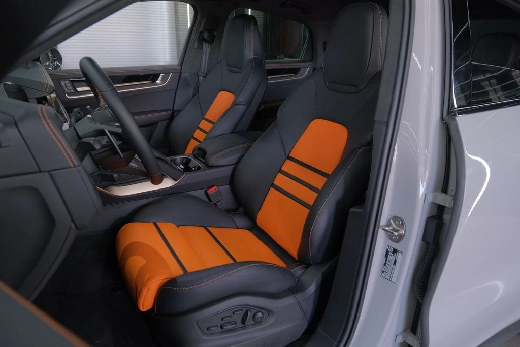2026 Porsche 9Y0/9Y3 Cayenne Turbo GT - Image 11 of 31