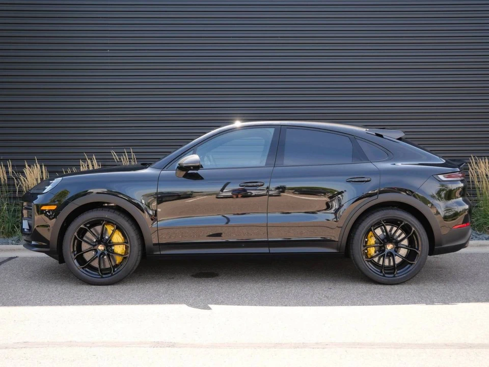 2026 Porsche 9Y0/9Y3 Cayenne Turbo GT - Image 2 of 4