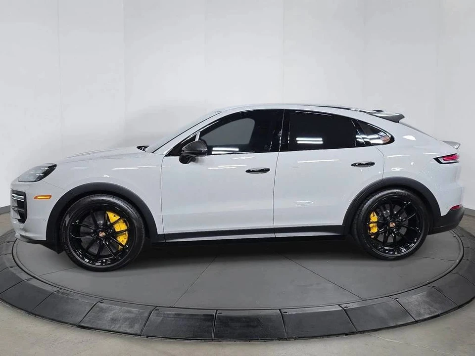 2026 Porsche 9Y0/9Y3 Cayenne Turbo GT - Image 2 of 4