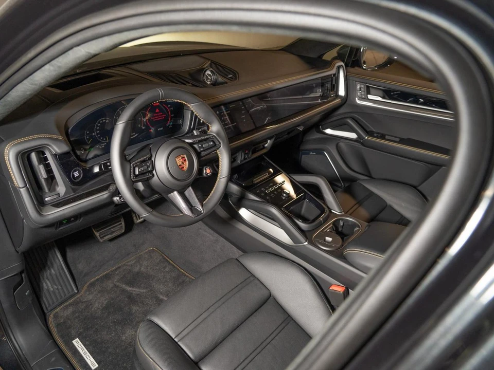 2026 Porsche 9Y0/9Y3 Cayenne Turbo GT - Image 3 of 29