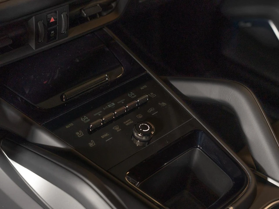 2026 Porsche 9Y0/9Y3 Cayenne Turbo GT - Image 19 of 29