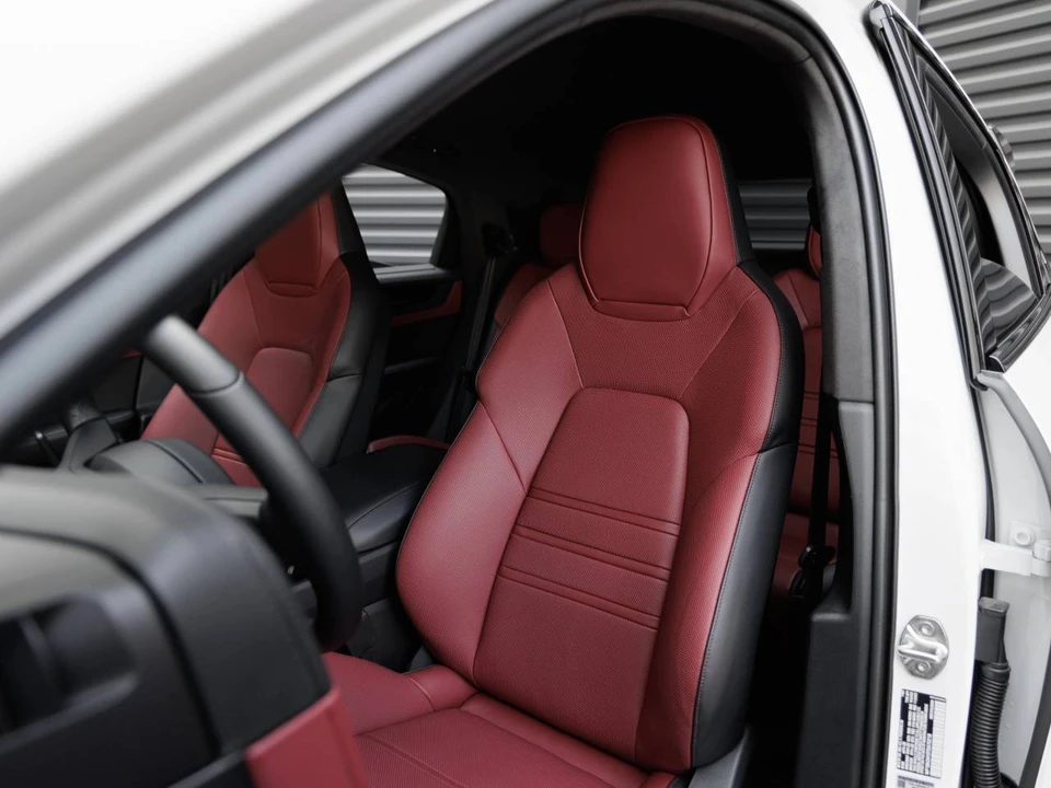 2026 Porsche 9Y0/9Y3 Cayenne Turbo GT - Image 5 of 5
