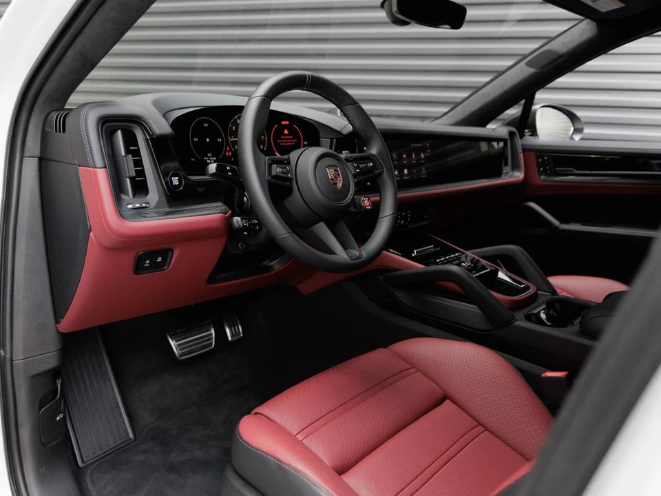2026 Porsche 9Y0/9Y3 Cayenne Turbo GT - Image 4 of 5