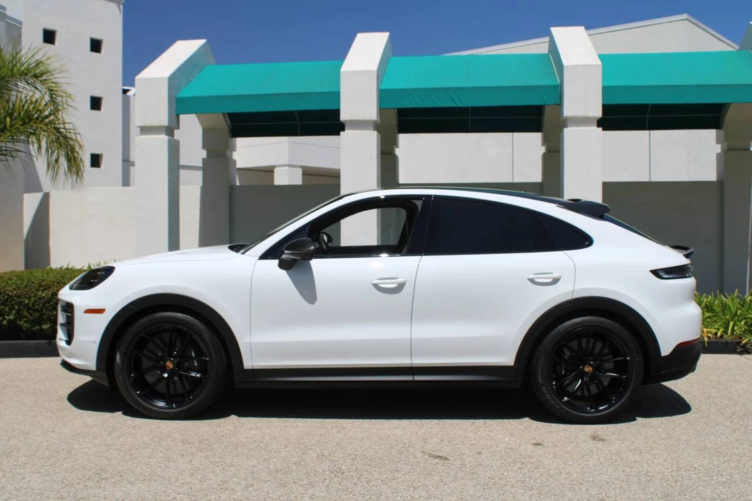 2026 Porsche 9Y0/9Y3 Cayenne Turbo GT - Image 2 of 4
