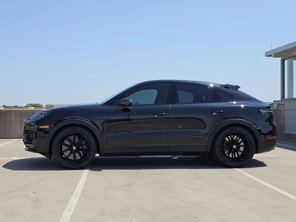 2026 Porsche 9Y0/9Y3 Cayenne Turbo GT - Image 2 of 5