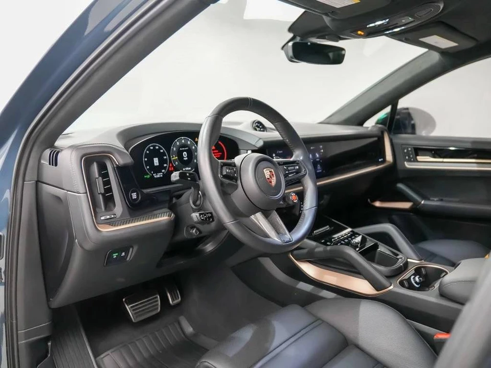 2026 Porsche 9Y0/9Y3 Cayenne Turbo GT - Image 4 of 5
