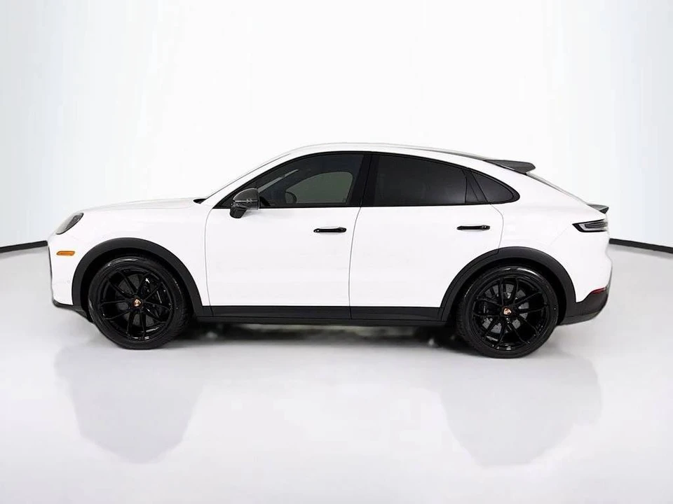 2026 Porsche 9Y0/9Y3 Cayenne Turbo GT - Image 2 of 4