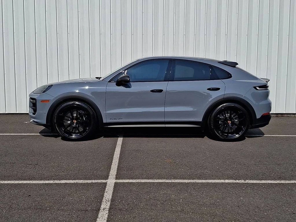 2026 Porsche 9Y0/9Y3 Cayenne Turbo GT - Image 2 of 4
