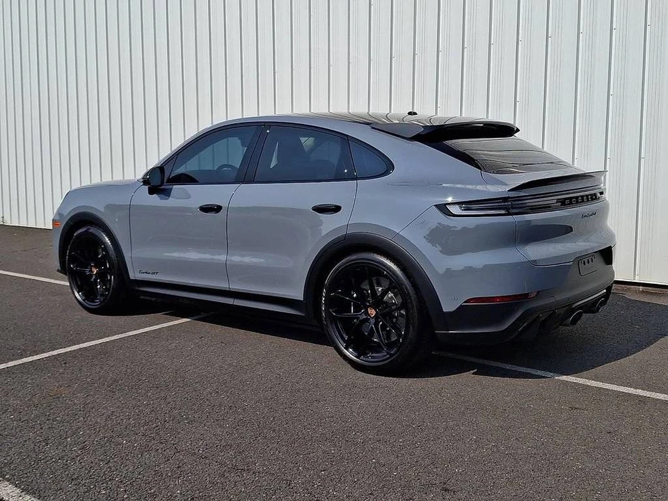 2026 Porsche 9Y0/9Y3 Cayenne Turbo GT - Image 3 of 4