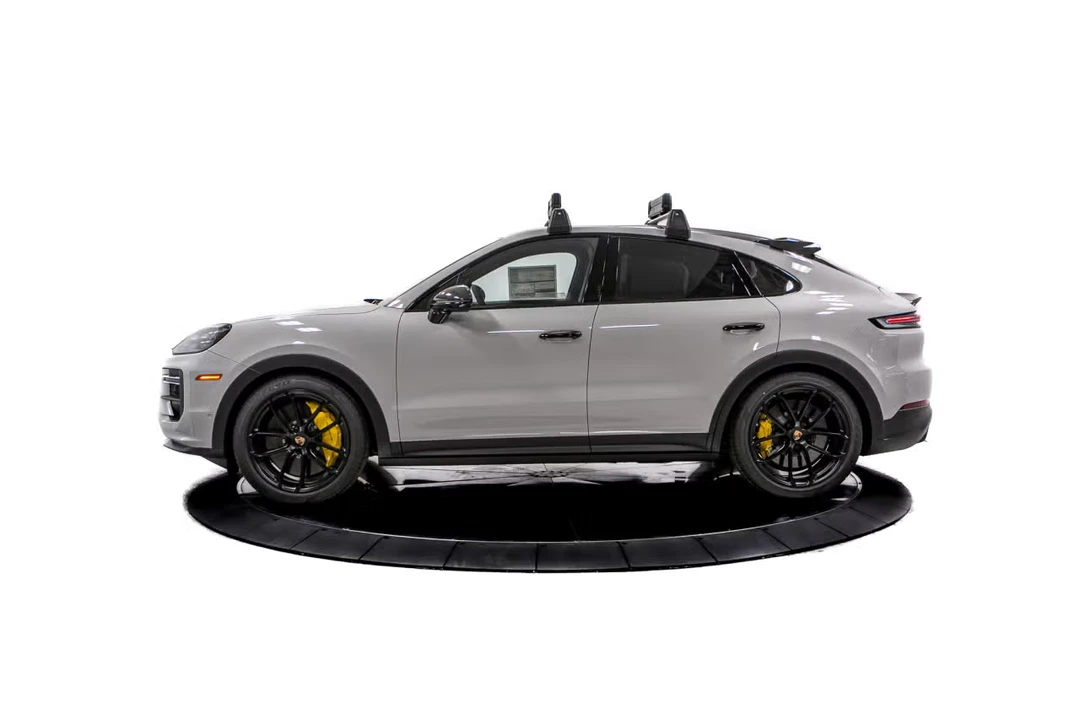 2026 Porsche 9Y0/9Y3 Cayenne Turbo GT - Image 12 of 31