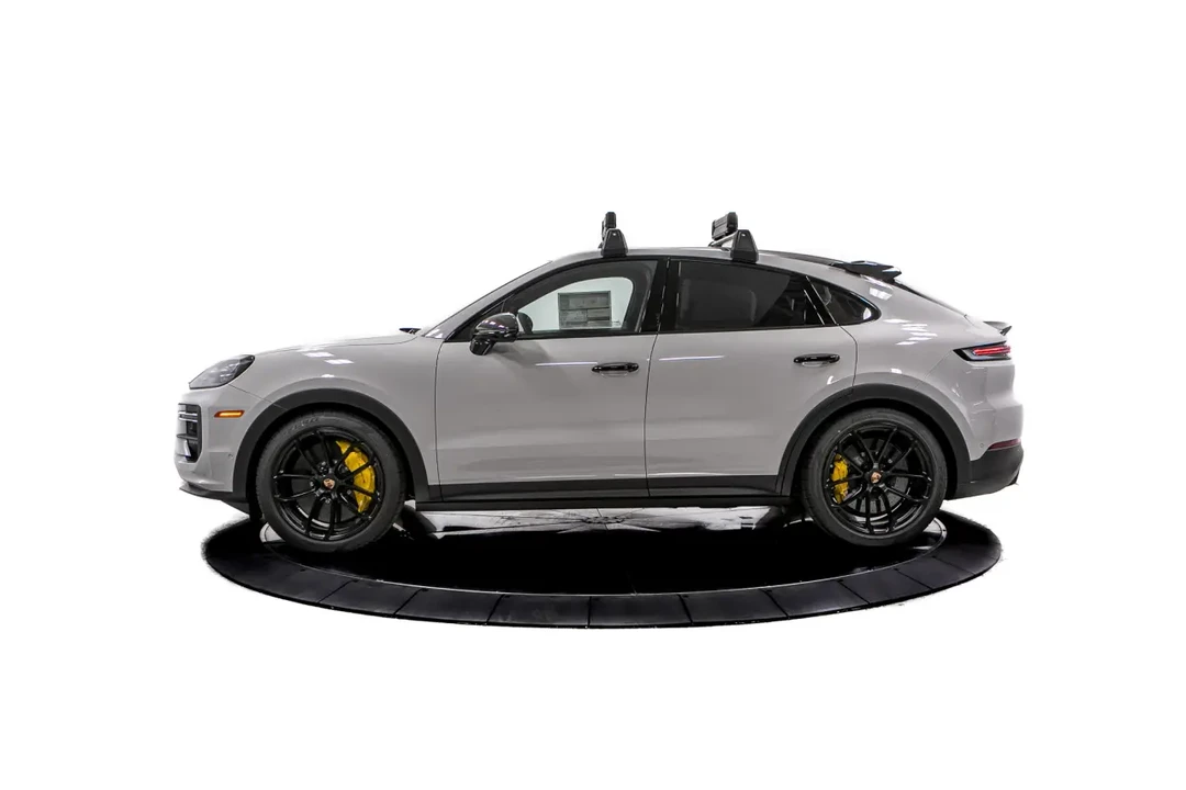 2026 Porsche 9Y0/9Y3 Cayenne Turbo GT - Image 16 of 31