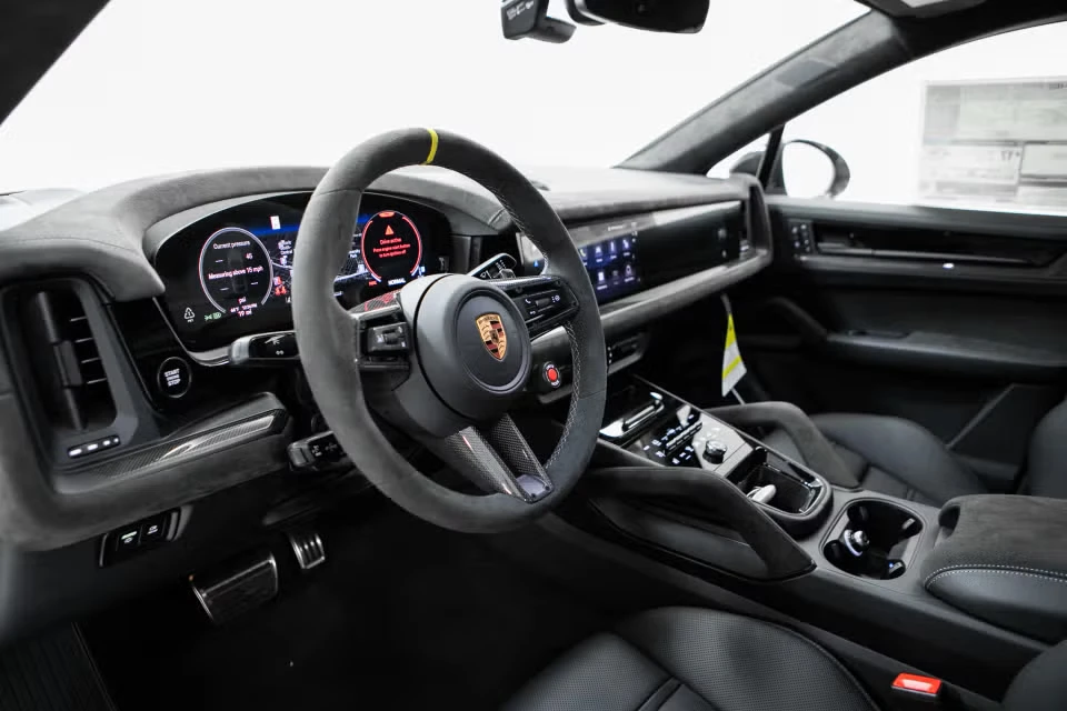 2026 Porsche 9Y0/9Y3 Cayenne Turbo GT - Image 27 of 31