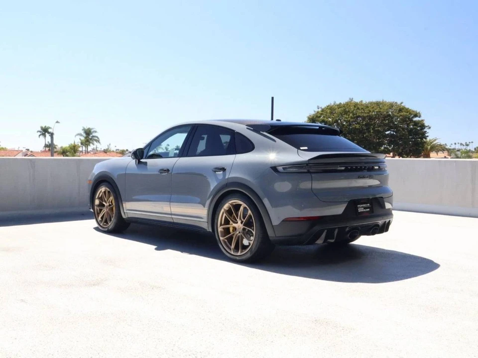 2026 Porsche 9Y0/9Y3 Cayenne Turbo GT - Image 3 of 4