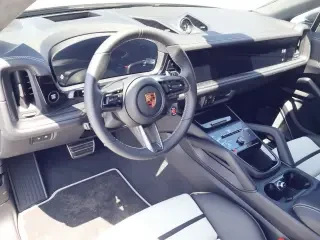 2026 Porsche 9Y0/9Y3 Cayenne Turbo GT - Image 29 of 31