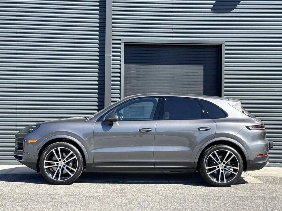 2026 Porsche 9Y0/9Y3 Cayenne - Image 2 of 4