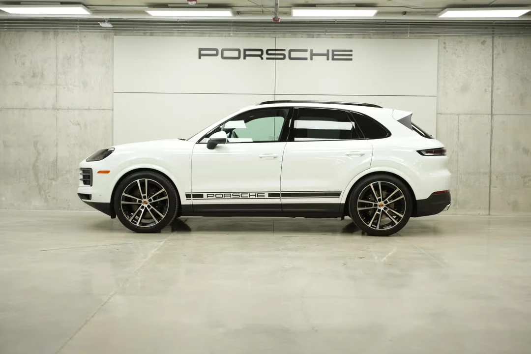 2026 Porsche 9Y0/9Y3 Cayenne - Image 12 of 31